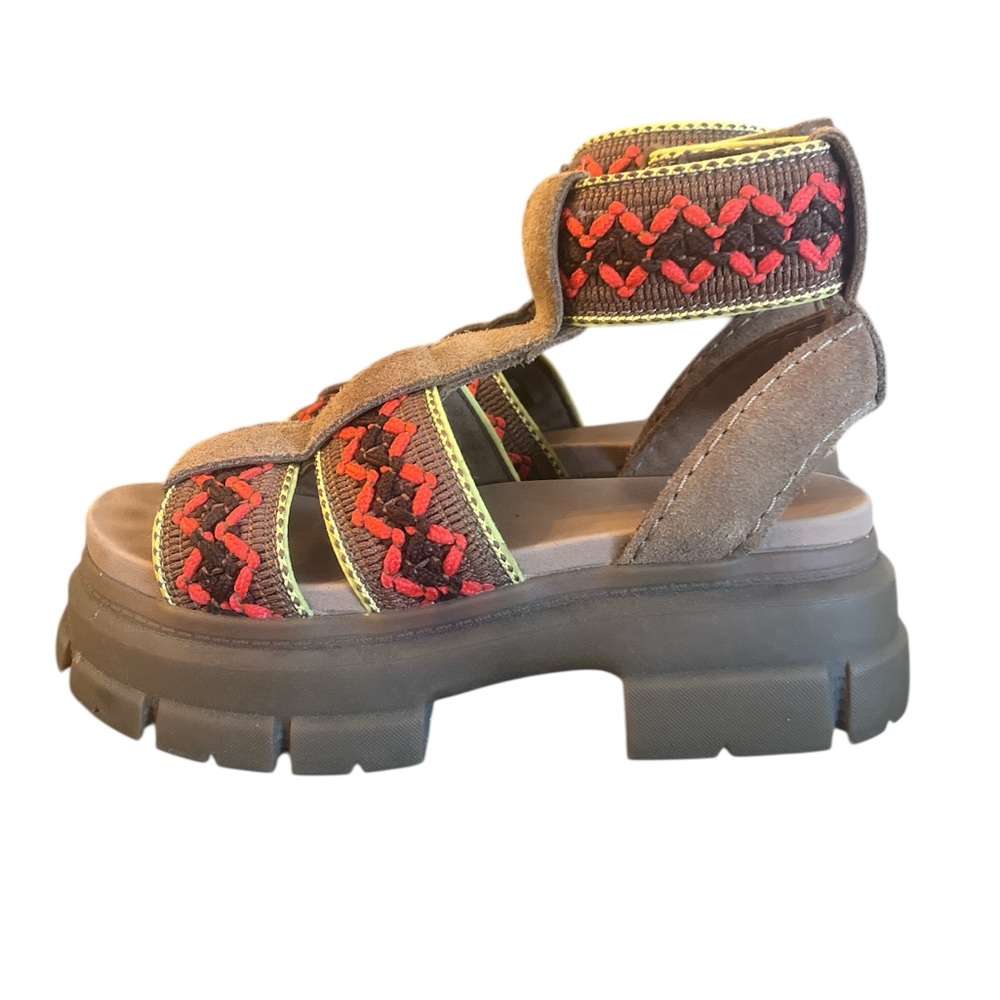 UGG womens BoHo hippie platform sandals size 7